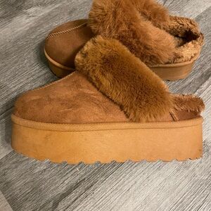 Glaze Tan Faux Fur Platform Slippers